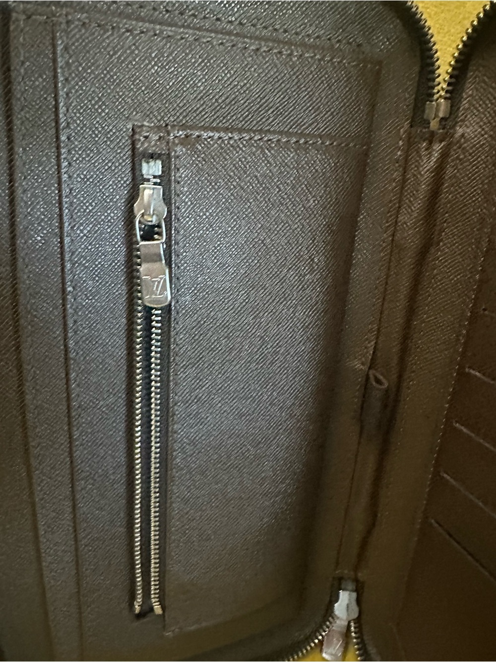 Louis Vuitton Taiga Brown Zip Around Travel Wallet - Authentic - Picture 9 of 9